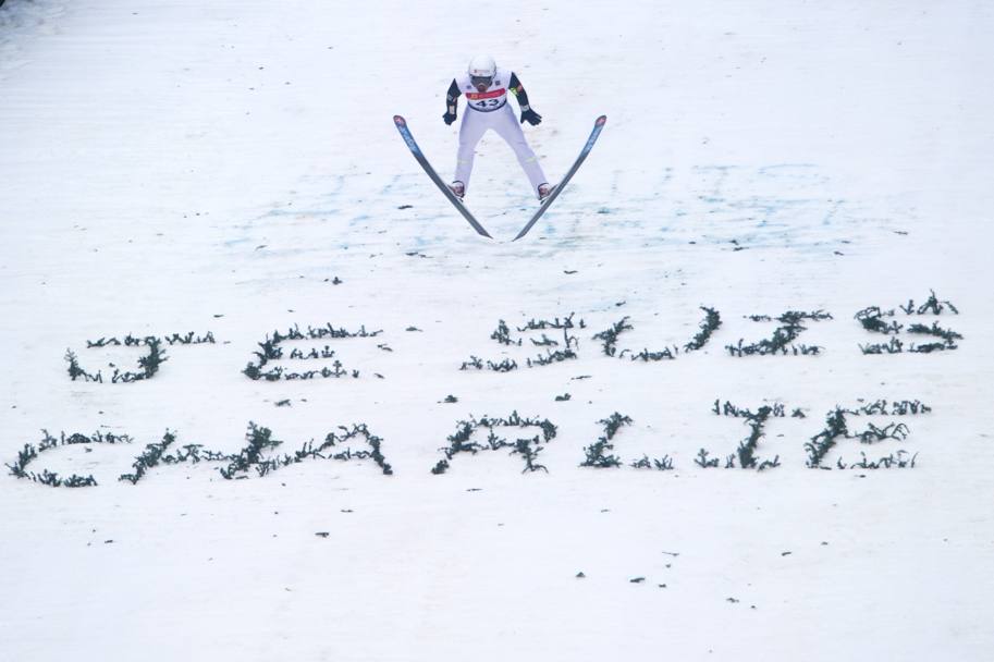 Il messaggio di pace “Je suis Charlie” comparso sulla neve di Chaux-Neuve, durante il Gundersen individuale per la coppa del mondo di combinata nordica. Afp